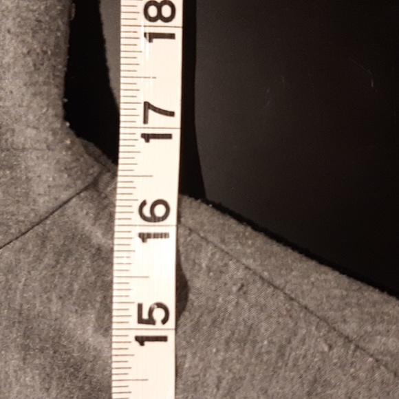 Gray twist front cropped sweatshirt - Picture 6 of 6